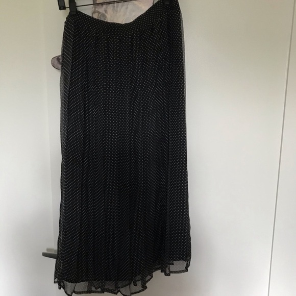 Elegant Black Polka Dot Skirt - Picture 1 of 2